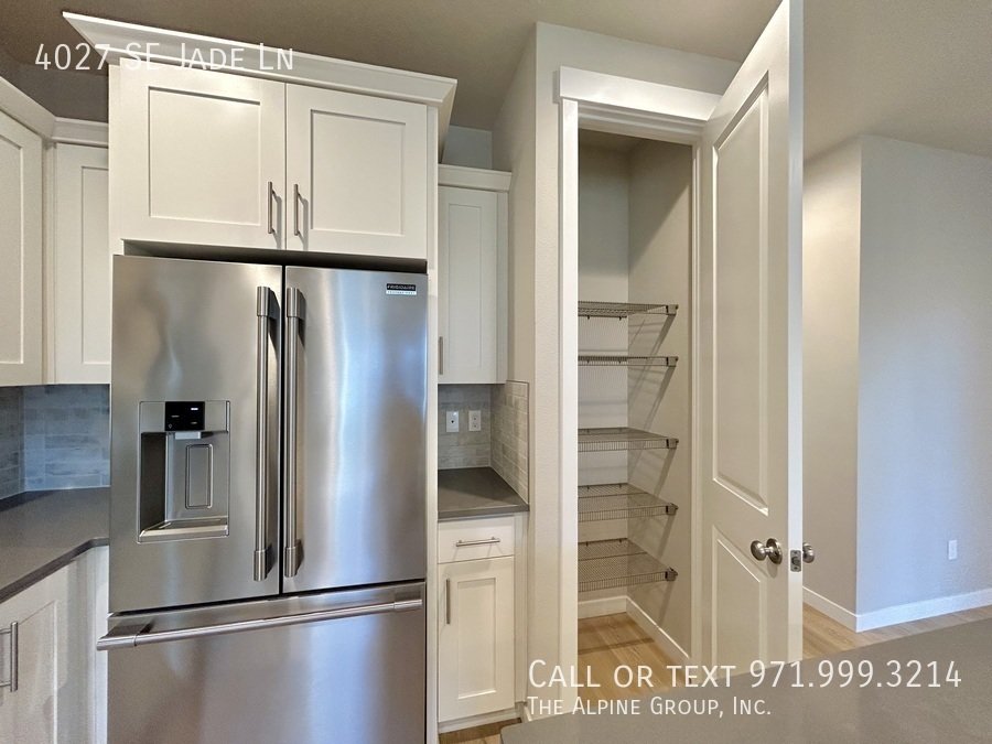 🛋️ Stylish 2024 Build with Dual Primary Suites property image