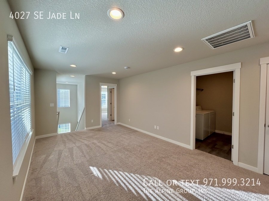 🛋️ Stylish 2024 Build with Dual Primary Suites property image