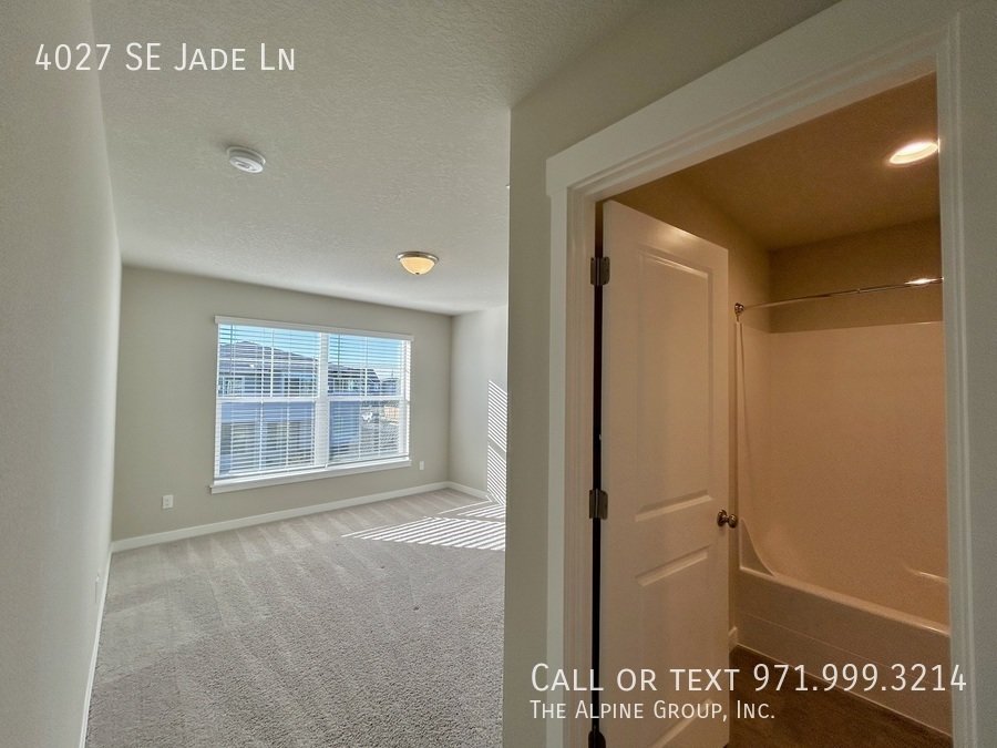 🛋️ Stylish 2024 Build with Dual Primary Suites property image