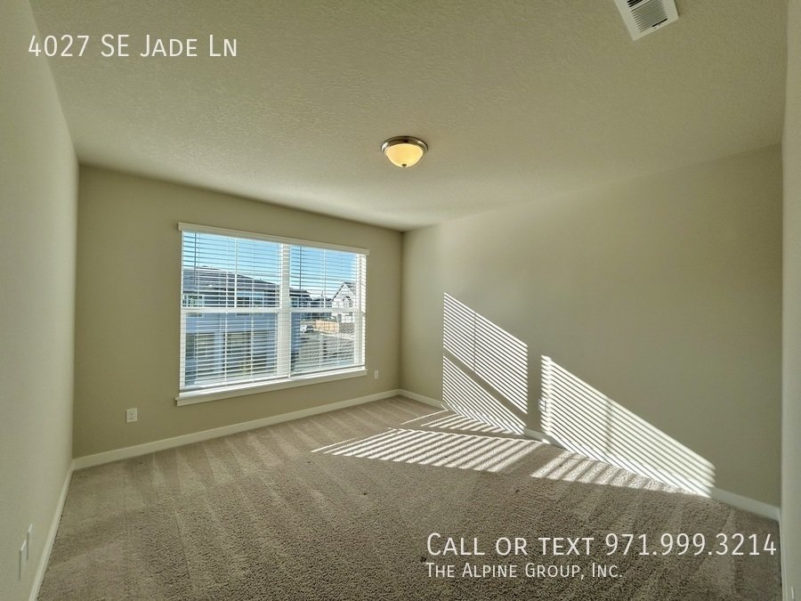 🛋️ Stylish 2024 Build with Dual Primary Suites property image