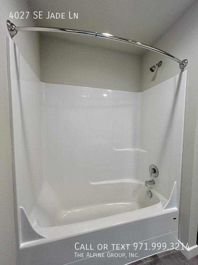 🛋️ Stylish 2024 Build with Dual Primary Suites property image