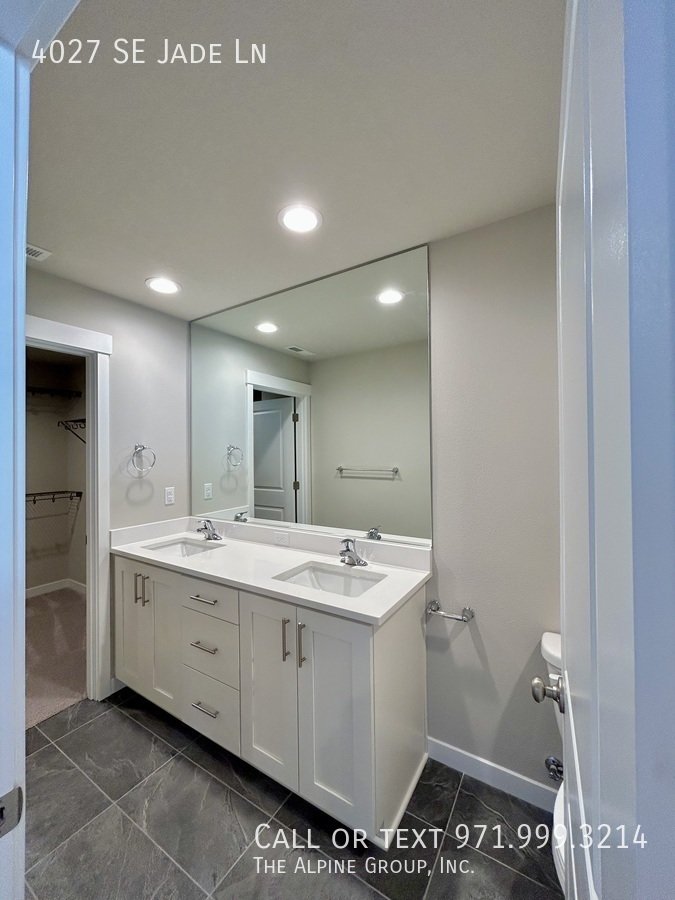 🛋️ Stylish 2024 Build with Dual Primary Suites property image