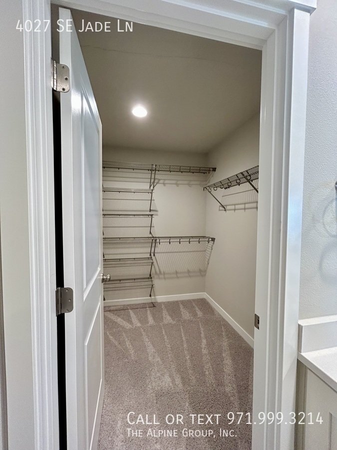 🛋️ Stylish 2024 Build with Dual Primary Suites property image