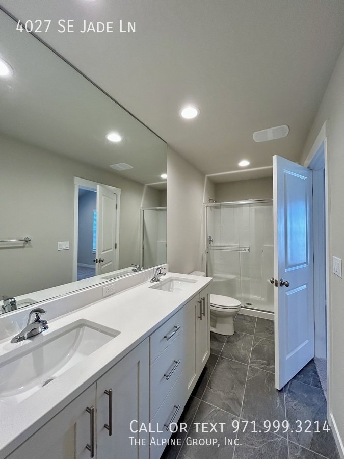 🛋️ Stylish 2024 Build with Dual Primary Suites property image