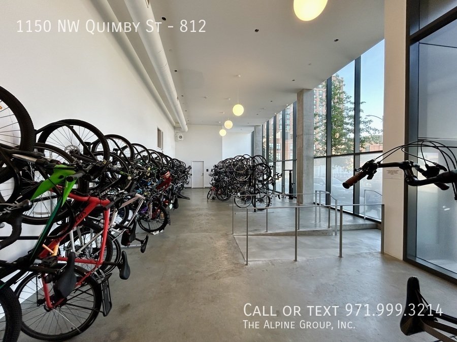 🏙️Light-Filled Condo with Views, Style & Comfort in North Pearl property image