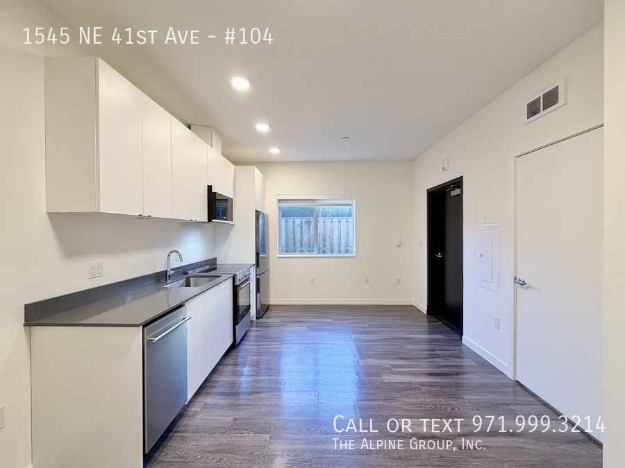 🎉 Flexible Lease Terms + Up to 4 Weeks FREE! | Ground Level Apartment with In-Unit W/D 🧺💫 property image