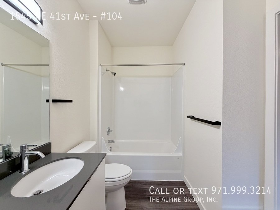 🎉 Flexible Lease Terms + Up to 4 Weeks FREE! | Ground Level Apartment with In-Unit W/D 🧺💫 property image