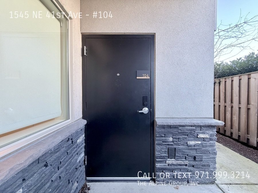 🎉 Flexible Lease Terms + Up to 4 Weeks FREE! | Ground Level Apartment with In-Unit W/D 🧺💫 property image