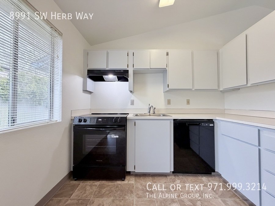 🌿 Peaceful Cul-de-Sac 3-Bedroom - Private Yard & Stream Views! property image