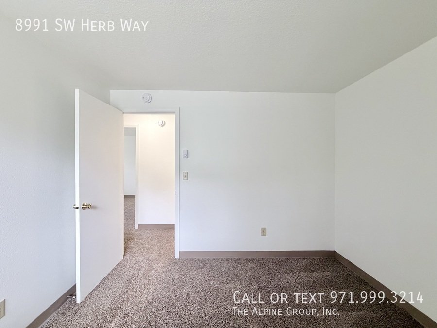 🌿 Peaceful Cul-de-Sac 3-Bedroom - Private Yard & Stream Views! property image