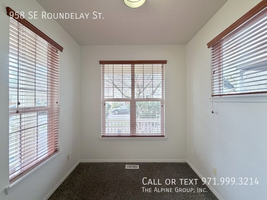 🌞 Bright 3-Bedroom Home – Washer/Dryer Included! property image