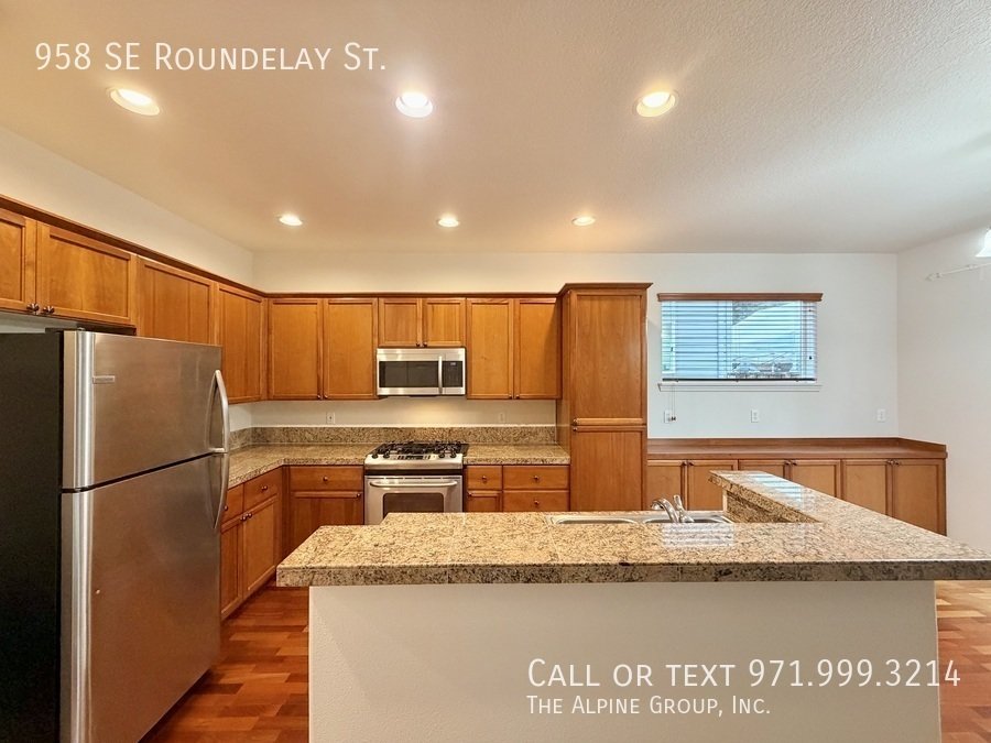 🌞 Bright 3-Bedroom Home – Washer/Dryer Included! property image