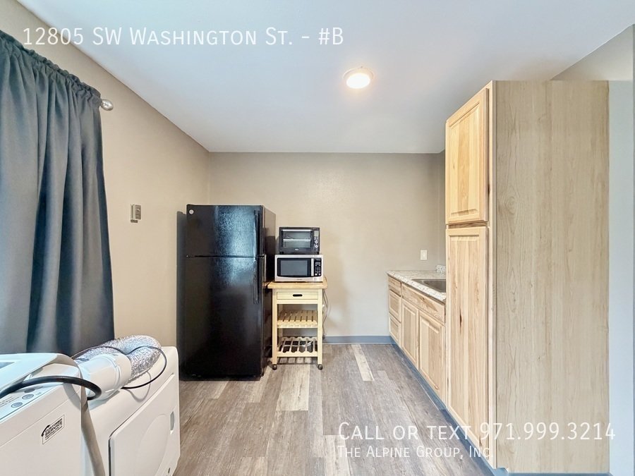 🏡 Updated Beaverton Studio | Parking, Storage & W/D Included property image