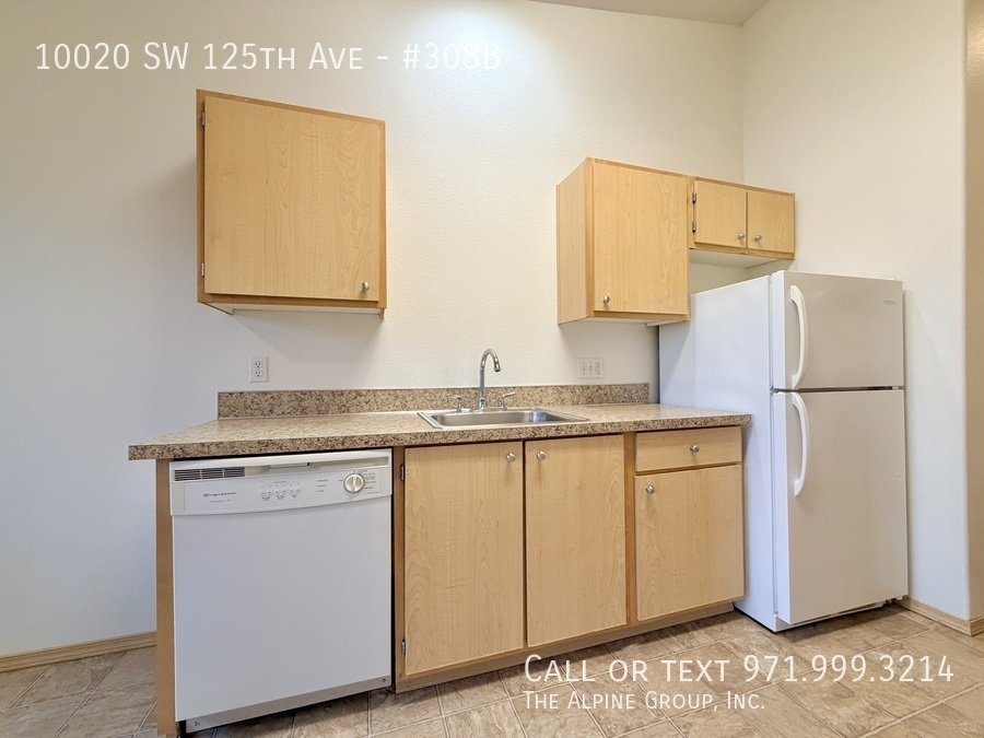 🌿 Sun-Filled 1-Bedroom with Covered Balcony & In-Unit Laundry property image