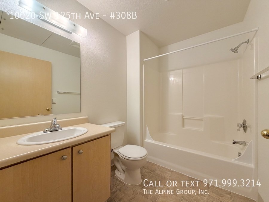 🌿 Sun-Filled 1-Bedroom with Covered Balcony & In-Unit Laundry property image