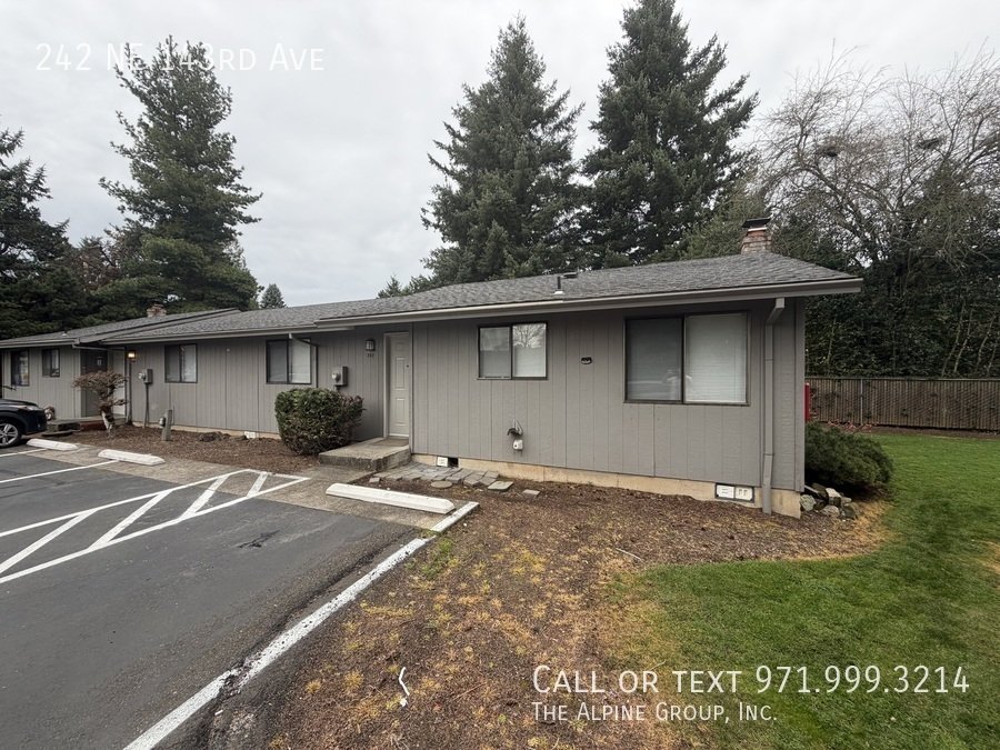 New LVP Floors, new W/D in unit, single level duplex! property image