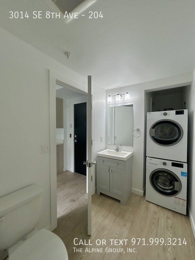 Second Level Studio with in-unit WD! property image