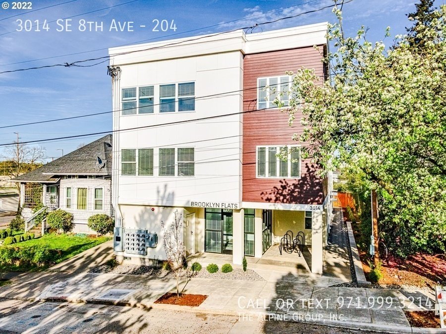 Second Level Studio with in-unit WD! property image