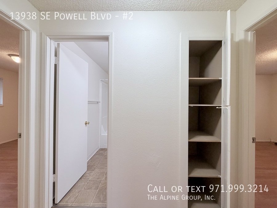 🍳 Kitchen with Plenty of Cabinetry + Washer/Dryer property image