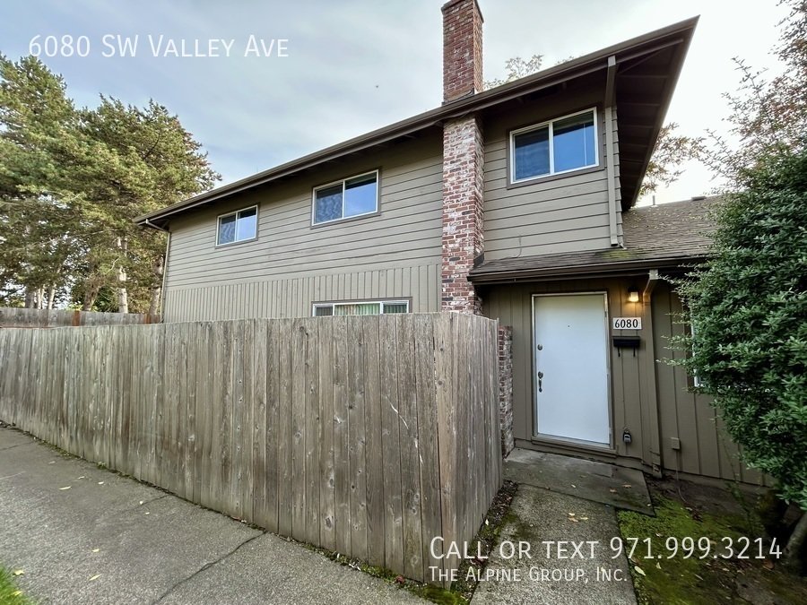 🌿 Cozy Beaverton Townhome with Private Outdoor Porch property image