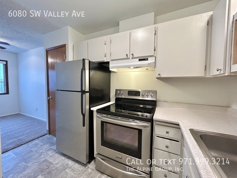 🌿 Cozy Beaverton Townhome with Private Outdoor Porch property image