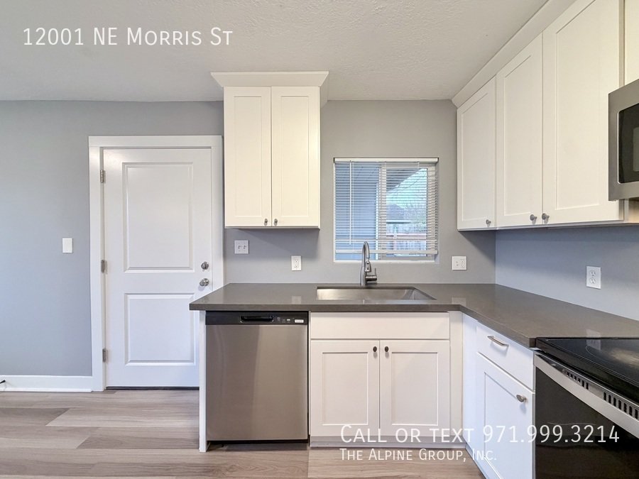 🌿 Charming NE Portland Ranch-Style Home with Spacious Backyard property image