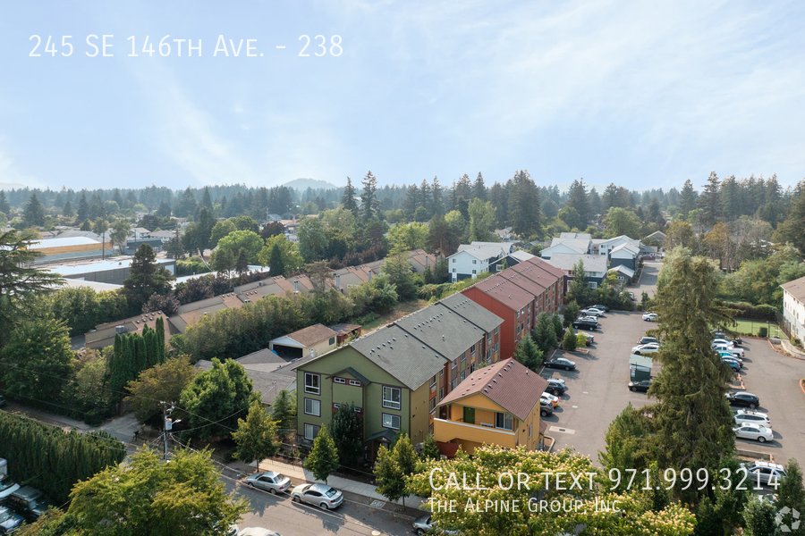 1/2 off FIRST MONTH for this Spacious 2BR, pet friendly, A/C, LVP floors, W/D in unit! property image
