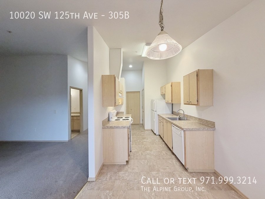 🌤️ Top-Floor 2-Bed with Vaulted Ceilings & Balcony 🌤️ property image