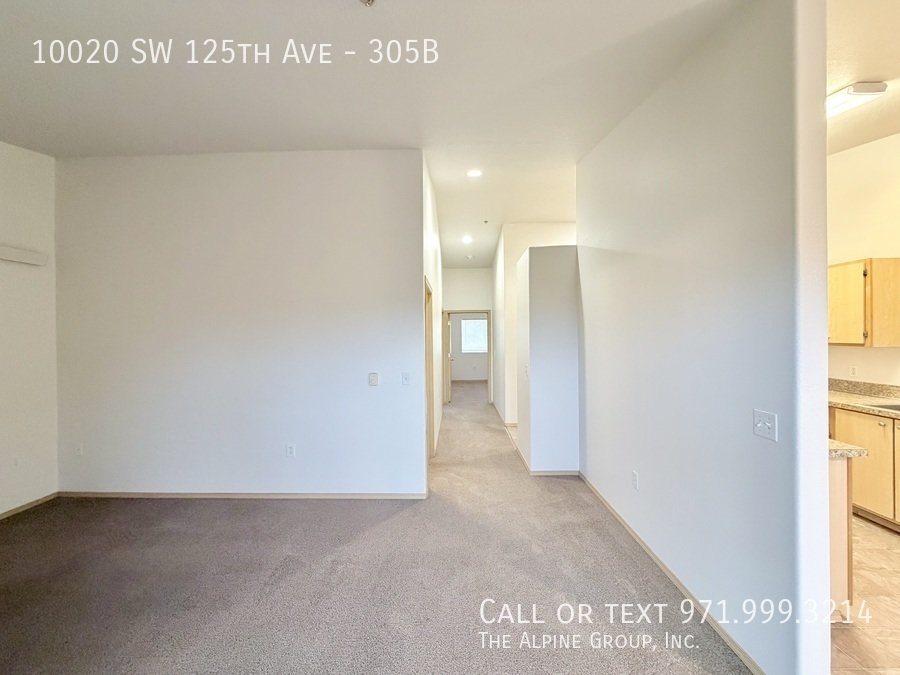 🌤️ Top-Floor 2-Bed with Vaulted Ceilings & Balcony 🌤️ property image