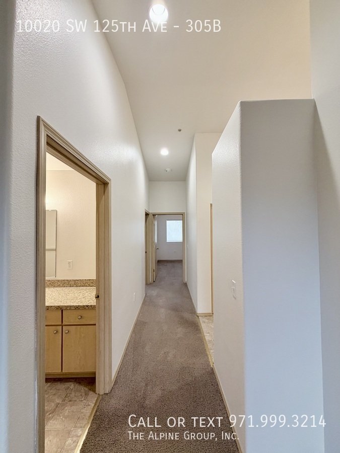 🌤️ Top-Floor 2-Bed with Vaulted Ceilings & Balcony 🌤️ property image