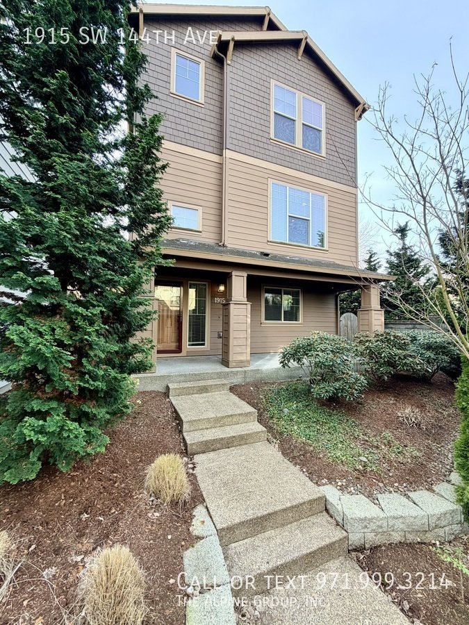 🌿 Stylish 3-Level Home in Sought-After 45° Central property image