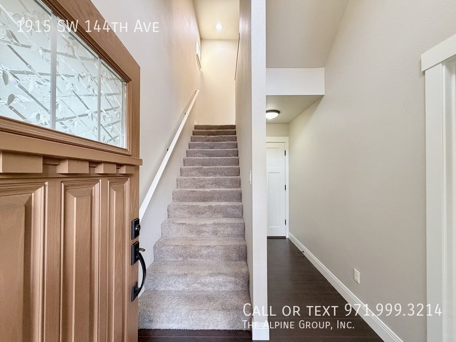 🌿 Stylish 3-Level Home in Sought-After 45° Central property image