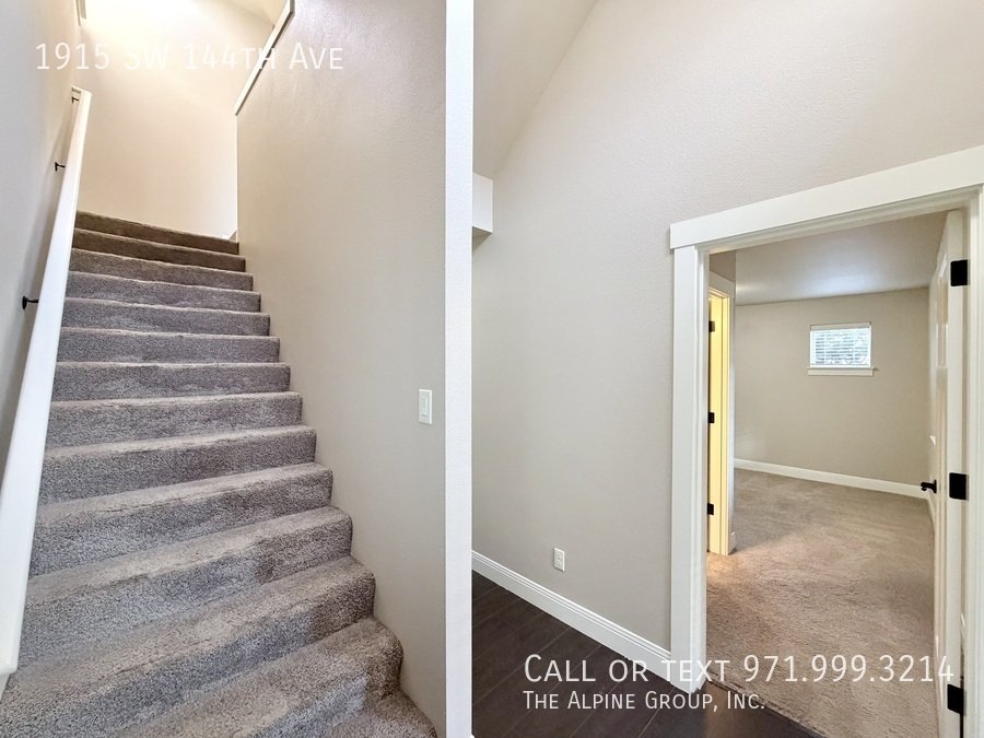 🌿 Stylish 3-Level Home in Sought-After 45° Central property image