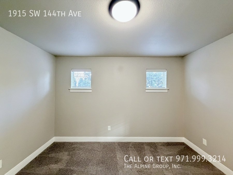 🌿 Stylish 3-Level Home in Sought-After 45° Central property image