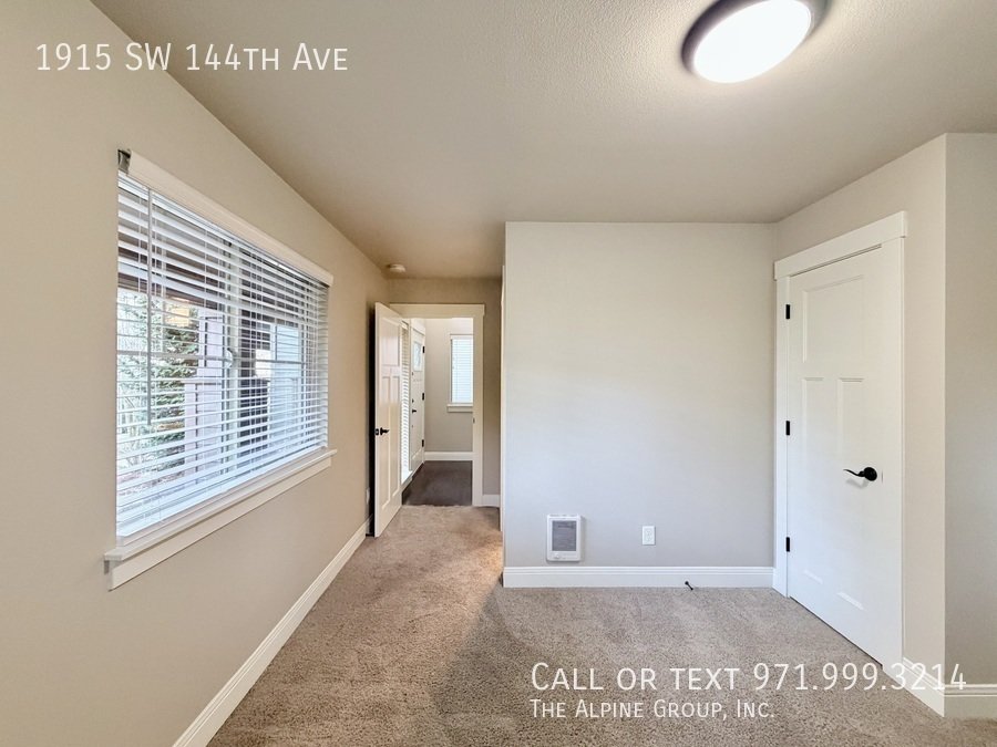 🌿 Stylish 3-Level Home in Sought-After 45° Central property image