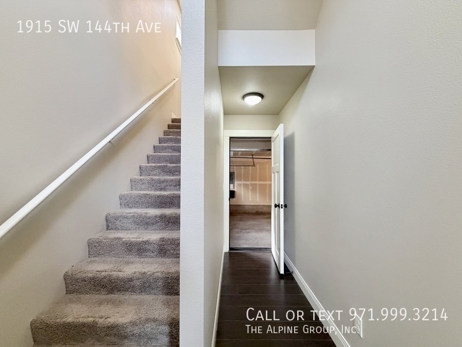 🌿 Stylish 3-Level Home in Sought-After 45° Central property image