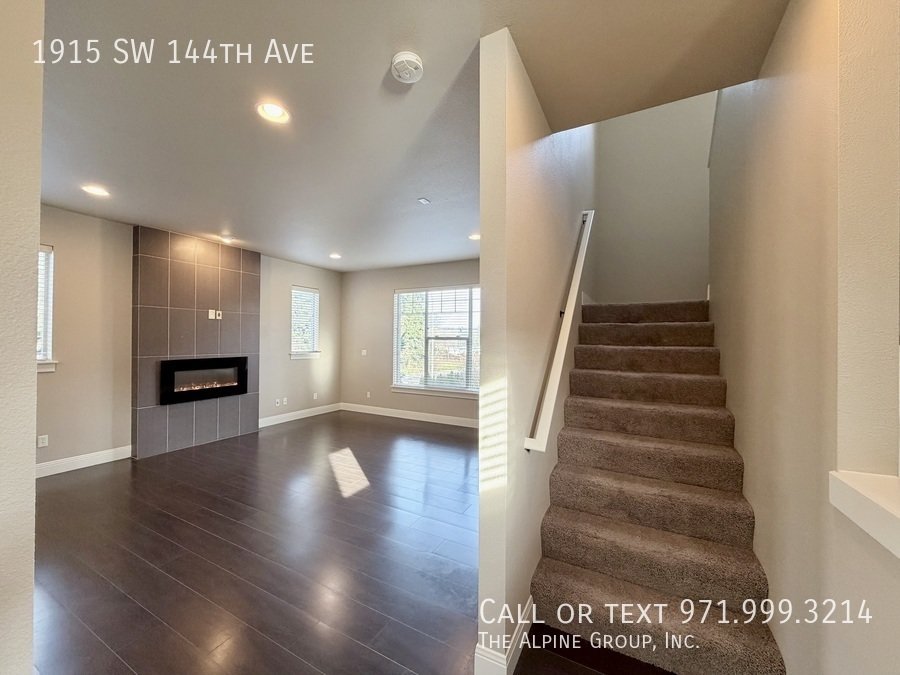 🌿 Stylish 3-Level Home in Sought-After 45° Central property image