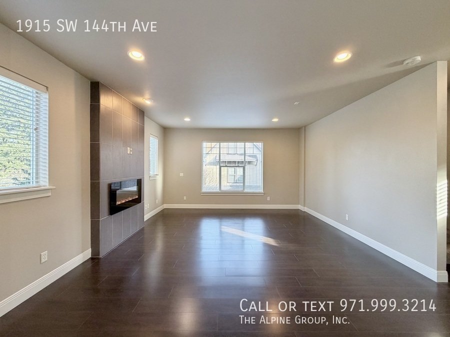 🌿 Stylish 3-Level Home in Sought-After 45° Central property image