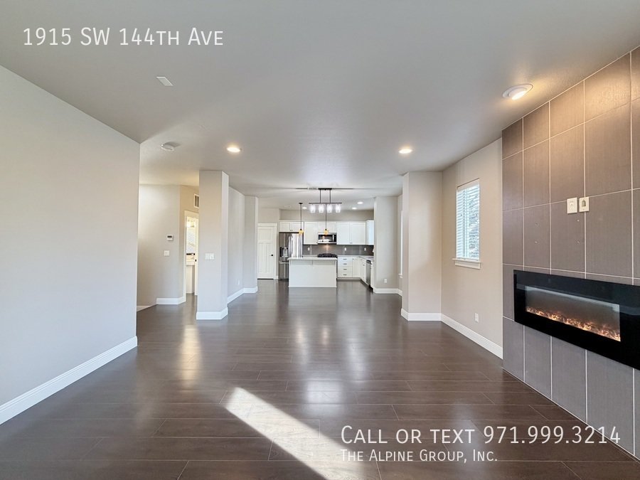 🌿 Stylish 3-Level Home in Sought-After 45° Central property image