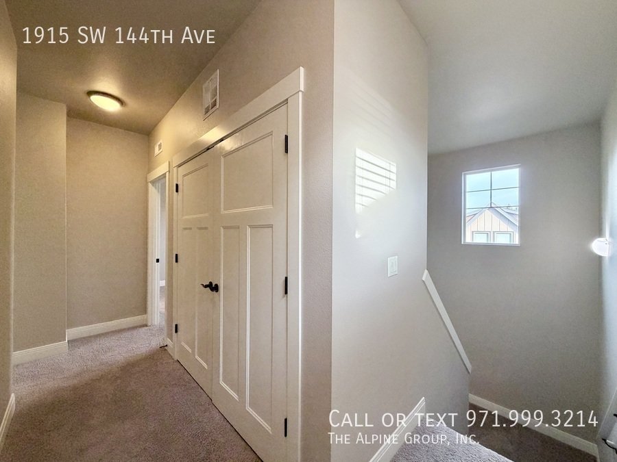 🌿 Stylish 3-Level Home in Sought-After 45° Central property image