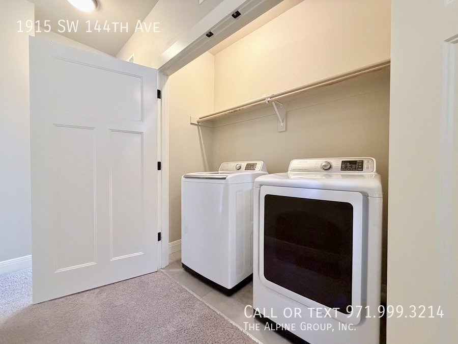 🌿 Stylish 3-Level Home in Sought-After 45° Central property image