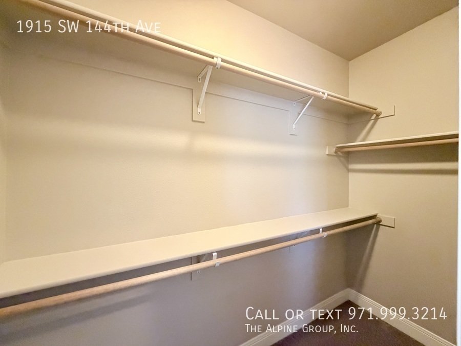 🌿 Stylish 3-Level Home in Sought-After 45° Central property image