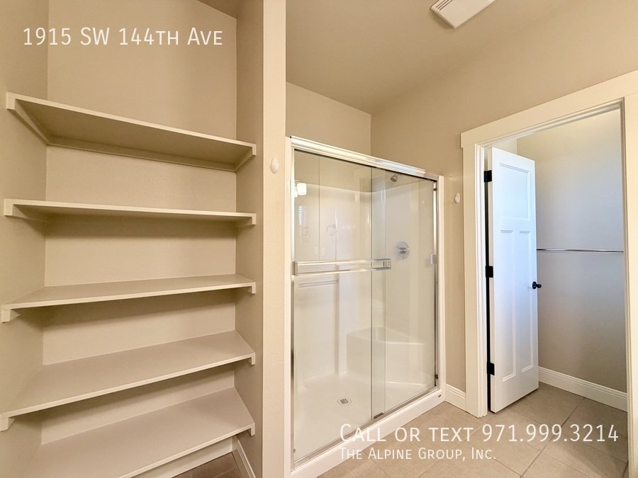 🌿 Stylish 3-Level Home in Sought-After 45° Central property image