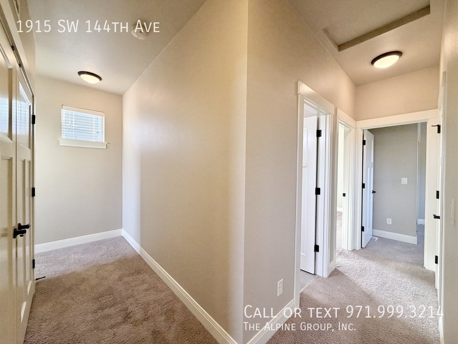 🌿 Stylish 3-Level Home in Sought-After 45° Central property image