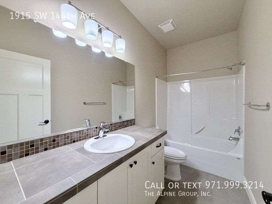 🌿 Stylish 3-Level Home in Sought-After 45° Central property image