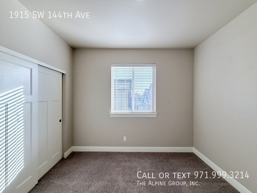 🌿 Stylish 3-Level Home in Sought-After 45° Central property image