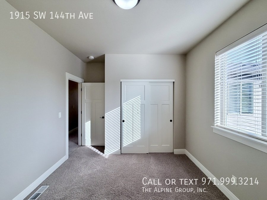 🌿 Stylish 3-Level Home in Sought-After 45° Central property image