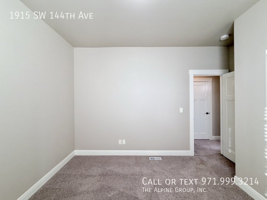 🌿 Stylish 3-Level Home in Sought-After 45° Central property image