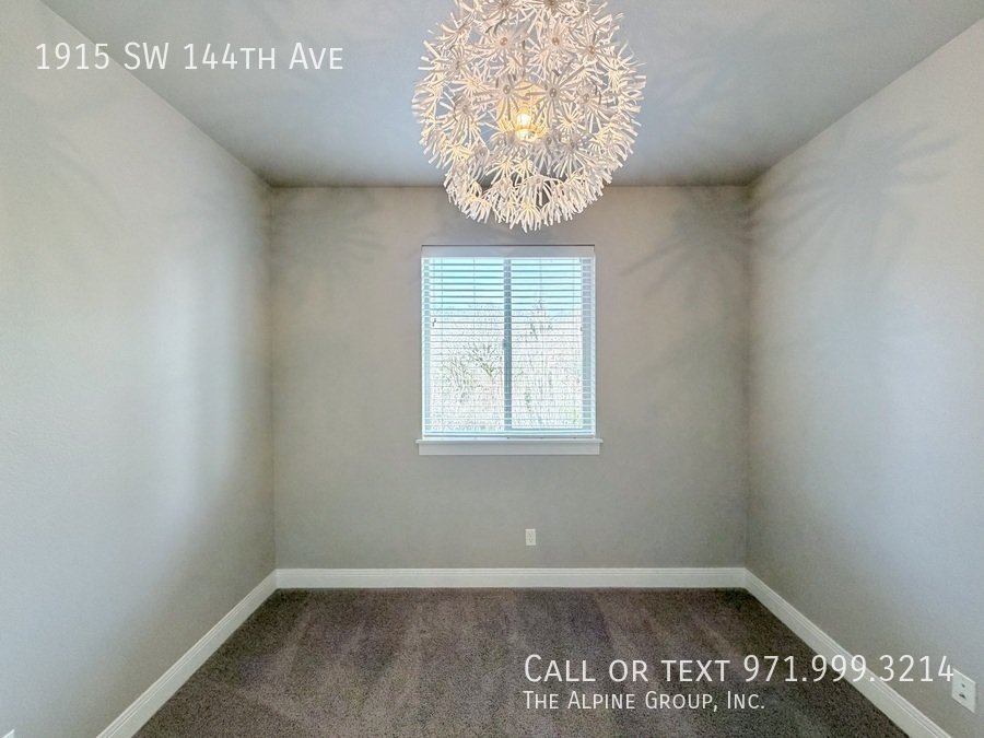 🌿 Stylish 3-Level Home in Sought-After 45° Central property image