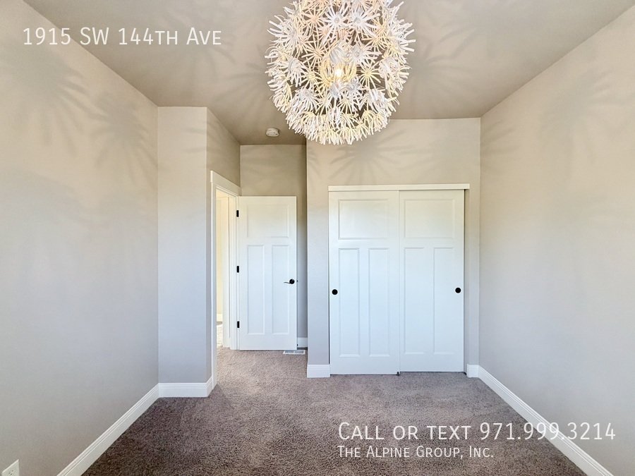 🌿 Stylish 3-Level Home in Sought-After 45° Central property image